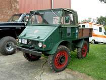 Unimog steht im August 2012 am Baiersrder Hof 