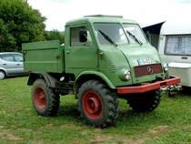 Unimog  Froschauge , steht im August 2012 am Baiersrder Hof 