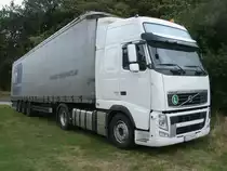 Der Fahrer von diesem VOLVO Sattelzug ist in Patzig Zuhause,wo die Aufnahme,am 07.September 2012,entstand.