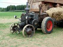 Lanz steht bereit f�r die n�chste Vorf�hrung im August 2012 am Baiersr�der Hof 