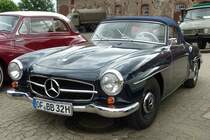 Mercedes Benz 190 Cabrio steht im August 2012 am Baiersr�der Hof