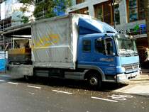 MB Atego 838 von  Estriche-Abel  steht in der Fuldaer Innenstadt, September 2012