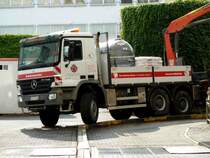 MB Actros von  Ferratherm  auf einer Baustelle in der Fuldaer Innenstadt, September 2012