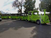 Stra�en-Eisenbahn  P�trusse-express  steht in Luxemburg f�r eine Stadtrundfahrt bereit ; 120825