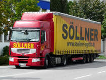 Renault Premium 450 der Spedition S�llner wartet in einem Heilbronner Industriegebiet auf den n�chsten Einsatz, 15.07.2012