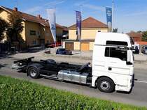 MAN TGX18.360 ist am Weg zu einer Spediton um einen Wechselaufbau abzuholen; 120921