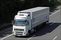 Volvo FH mit Cool-Trans K�hlauflieger bei L�denscheid. (09.05.2008)