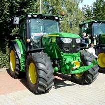 Nicht nur Oldies standen bei der Oldtimeraustellung in Angersbach im September 2012: John Deere 6115 R