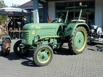 Bautz steht bei der Oldtimeraustellung in Angersbach, September 2012

