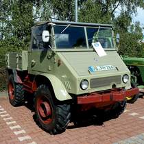 Unimog steht bei der Oldtimerveranstaltung in Angersbach, September 2012 