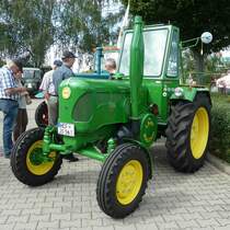 Lanz, in John Deere - Farbgebung, steht bei der Oldtimerveranstaltung in Angersbach, September 2012 

