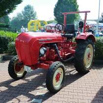 Porsche Standard steht bei der Oldtimerveranstaltung in Angersbach im September 2012 