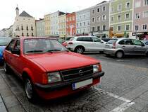 OPEL-Kadett-D 1.3S Berlina, parkt am unteren Rieder-Hauptplaltz; 120915