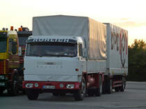 Mein 500. Bild auf fahrzeugbilder.de zeigt einen alten B�ssing BS16 mit 320 PS als H�ngerzug der Spedition R�hlich. Gesehen am Abend des 19.09.2012 auf dem Rasthof W�rnitz.