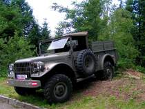DODGE-M37B1 mit 86PS u. Bj.1977 nimmt an einer Oldtimerausstellung teil;080622