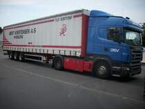 Ein d�nischer SCANIA-LKW an einem Baumarkt in Bergen/R�gen.