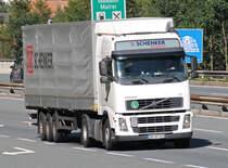 Volvo FH 440 von Schenker ist auf der Brennerautobahn in Richtung S�den unterwegs, 28.08.2012