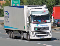 Volvo FH 500 mit K�hlauflieger von  Campagnlo  aus Slowenien ist auf der Brennerautobahn in Richtung S�den unterwegs, 28.08.2012