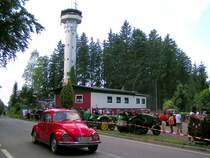 VW-K�fer mit dem Bj.1983 verabschiedet sich mit Hupzeichen von der 1. Oldtimerausstellung beim Turmwirt; 080622
