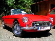 MG B Cabrio aus dem Jahre 1969 mit 95PS ist ein tolles Ausstellungst�ck auf der 1. Oldtimerausstellung beim Turmwirt; 080622