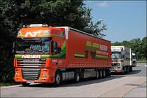 Sooo sch�n dieser DAF XF 105.460 der Spedition NEIER. Das Orange gl�nzt in der Nachmittagssonne des 24.06.2008. Hoffe es gef�llt etwas;-)

