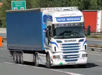 Scania R500 von  Peter Heregger  aus �sterreich ist auf der Brennerautobahn in Richtung S�den unterwegs, 28.08.2012