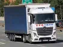 MB Actros 1845 von  EPO-Trans  aus Polen ist auf der Brennerautobahn in Richtung S�den unterwegs, 28.08.2012
