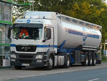 MAN TGS 18.440 mit Siloauflieger von  Schmidt Heilbronn  abgestellt in N�rnberg, 22.07.2012