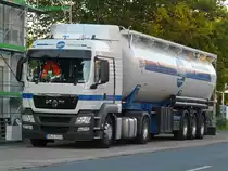 MAN TGS 18.440 mit Siloauflieger von  Schmidt Heilbronn  abgestellt in N�rnberg, 22.07.2012