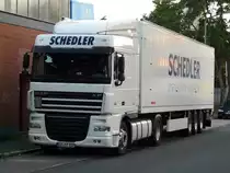 DAF XF 105.460 mit Schubbodenauflieger von  Schedler  verbringt das Wochenende in N�rnberg, 22.07.2012