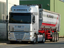 DAF XF 105.460 Kipper der Spedition W. Lindner bei der Pause im N�rnberger Hafengebiet, 24.07.2012