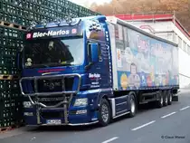 Bier Harlos aus Bremerhaven am 14.10.2012 mit einem MAN TGX V8 beim T�nissteiner Brunnen zu sehen.