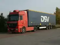 Zwei Tage lang stand Dieser Mercedes Sattelzug in Bergen/R�gen.Meine Aufnahme stammt vom 20.Oktober 2012.