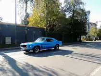 FORD MUSTANG-302 wird bei herbstlichem Sonnenschein noch f�r eine kleine Ausfahrt herangezogen; 121020