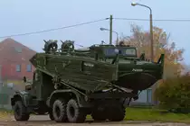 Kraz mit Bugsierboot BMK-T des Technik Vereins P�tnitz. - 21.10.2012