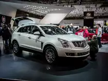 Cadillac SRX ausgestellt in der Automesse Paris 2012 (Aufgenommen am 11.10.2012)