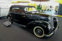 Mercedes-Benz 220B Cabrio(W 187), Baujahr 1952, 6-Zyl.Motor mit 2195ccm und 80PS,Vmax.140Km/h, Hymermuseum, Aug.2012 