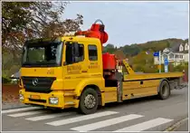 Mercedes-Benz Axor Abschlepper unterwegs zum n�chsten Einsatz am 22.10.2012.