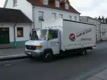Dieser Mercedes stand am 09.Oktober 2012 in der Bahnhofstra�e von Bergen/R�gen.