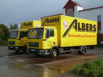 Am 07.Oktober 2012 standen diese Beiden MAN-Kasten-LKW vor einem M�belgesch�ft in Stralsund.