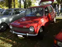 Simca 1100. 1967 - 1985. Dieser Vorreiter der Kompaktklasse f�hrte jahrelang die Verkaufsstatistiken in seinem Heimatland Frankreich an. In Deutschland sah man ihn auch h�ufig. Heute sind sie fast alle verschwunden. Besucherparkplatz der Historicar Duisburg am 21.10.2012.