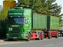 Scania R500 H�ngerzug mit Abrollcontainern von  Ernst Steffens  bei der Pause im N�rnberger Hafengebiet, 24.07.2012 