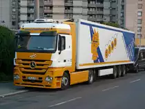 MB Actros MP3 1844 mit K�hlauflieger von  Eiwo  bei der Pause in N�rnberg, 25.07.2012