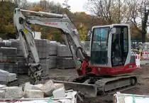 Takeuchi TB 250 bei Arbeiten am Kr�peliner Tor-Vorplatz, Fa. Garten- und Landschaftsbau Crivitz, Rostock 23.10.2012