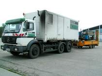 MB-2320 einer Erdbohrfirma hat ein Bohrger�t am Einachstandemh�nger geladen und steht am Messegel�nde in RIED i.I. f�r den n�chsten Einsatz bereit; 080626