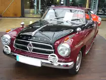 Borgward Isabella Coupe. 1957 - 1961. Urspr�nglich hatte Carl Borgward 1955 eine Isabella Coupe als Geburtstagsgeschenk f�r seine Gattin als Einzelst�ck bauen lassen. Da dieser Wagen jedoch so viel Aufsehen erregte wurde er ab 1957 in Serie produziert. Die Coupes waren immer mit dem 75 PS-motor der Isabella-TS ausgestattet. Hier wurde ein Modell ab dem Modelljahr 1958 abgelichtet. Dieses ist am kleineren Rhombus im K�hlergrill zu erkennen. Classic Remise D�sseldorf am 01.11.2012.