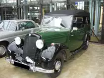 Frontansicht eines Mercedes Benz W136 IV 170S OMP von 1951. Classic Remise D�sseldorf am 01.11.2012.