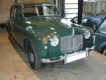 Rover P4 90. 1953 - 1959. Die P4 Baureihe wurde bereits 1949 vorgestellt. W�hrend der 15-j�hrigen Bauzeit gab es etliche Baureihen mit diversen Motorisierungen. Hier wurde das Spitzenmodell 90 abgelichtet. Der 6-Zylinderreihenmotor mit 2.639 cm� Hubraum leistet 90 PS. Von dieser Modellvariante setzte Rover knapp 10.000 Fahrzeuge ab. Classic Remise D�sseldorf am 01.11.2012.