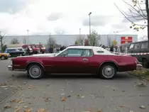 Coup� Lincoln Continental Mark IV aus dem ehem. Landkreis Nordvorpommern (NVP) fotografiert beim 9. Oldtimertreffen am HEROS-Ostprodukte-Discounter, Rostock/Broderstorf [27.10.2012]