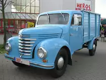 Viehtransporter Framo V 901/2 aus dem ehem. Landkreis Bad Doberan (DBR) fotografiert beim 9. Oldtimertreffen am HEROS-Ostprodukte-Discounter, Rostock/Broderstorf [27.10.2012]